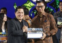 Dirut PLN Raih Best CEO of Communications, PLN Jadi Best of The Best Communications dengan 12 Penghargaan dari Menteri BUMN di Ajang BCOMSS 2024 di Ajang BCOMSS 2024