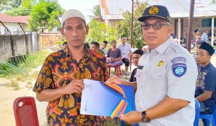 dengan Kereta Api PLB U58A dengan Kereta Api PLB U58A