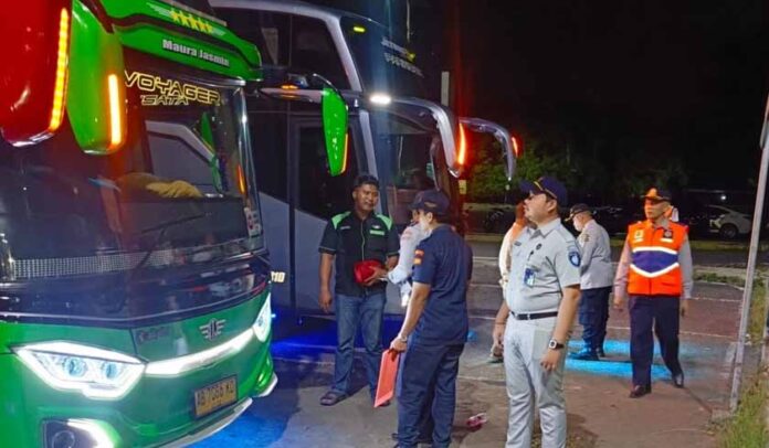 di Terminal Gilimanuk Jembrana