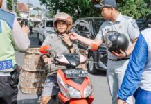 Mantap ! Jasa Raharja Babel dan Polres Belitung Bagikan Helm dalam Rangka Operasi Patuh Menumbing 2024 jasa raharja bangka belitung