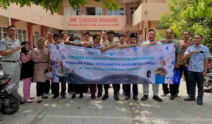 Di Kalangan Pelajar Smk Tlogosari Semarang Di Kalangan Pelajar Smk Tlogosari Semarang