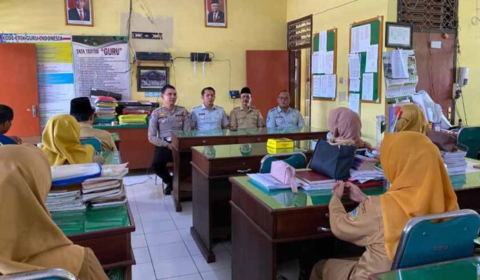 di SMPN 3 Kedungwaru di SMPN 3 Kedungwaru