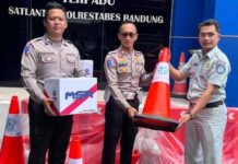 Jasa Raharja Bandung Distribusikan Sarana Pencegahan Kecelakaan Untuk Mendukung Giat PAM Nataru Kepada Polrestabes Bandung Kepada Polrestabes Bandung