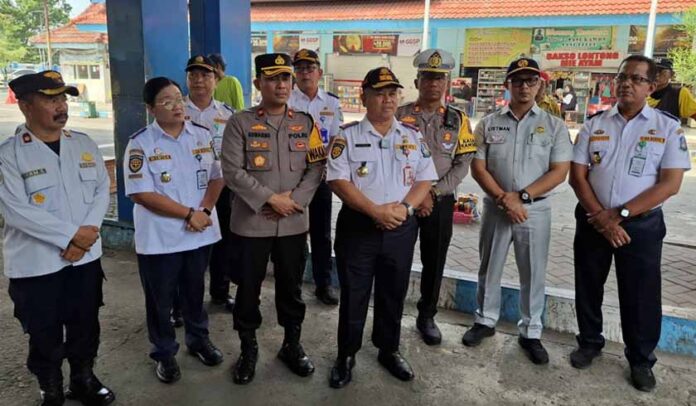 Armada Bus di Terminal