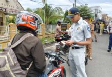 Jasa Raharja Perwakilan Sumbawa Kolaborasi dengan Mitra Kerja Tingkatkan Kepatuhan Masyarakat Melalui Operasi Gabungan Melalui Operasi Gabungan