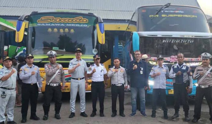 dan Pelayanan Pengobatan Gratis dan Pelayanan Pengobatan Gratis