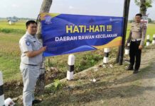 Hindari Korban Bertambah, Jasa Raharja Melakukan Upaya Pemasangan Himbauan Daerah Titik Rawan Laka di Kab. Pati di Kab. Pati
