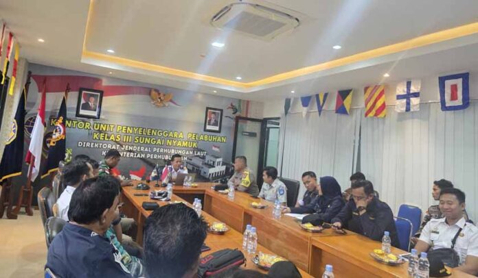 di Perbatasan Indonesia-Malaysia di Perbatasan Indonesia-Malaysia