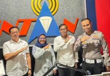 Jasa Raharja Bersama Tim Pembina Samsat Garut Sosialisasikan Program Promo Akhir Tahun Pajak Kendaraan di Radio Intan Garut di Radio Intan Garut