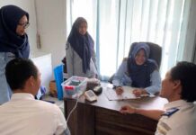 Upaya Cegah Kecelakaan, Jasa Raharja NTB Lakukan Kegiatan Pemberian Pengobatan Gratis Bagi Masyarakat di Titik Keramaian di Titik Keramaian