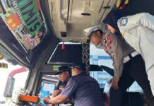 Pastikan Bus Laik Jalan, Jasa Raharja Ikut Kegiatan Rampcheck Dan Pemasangan Stiker Reflktif Pemasangan Stiker Reflktif