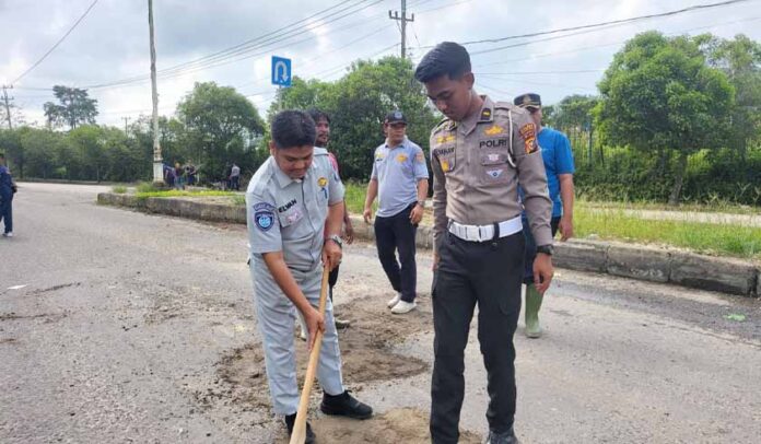 Penimbunan Jalan Berlubang Penimbunan Jalan Berlubang