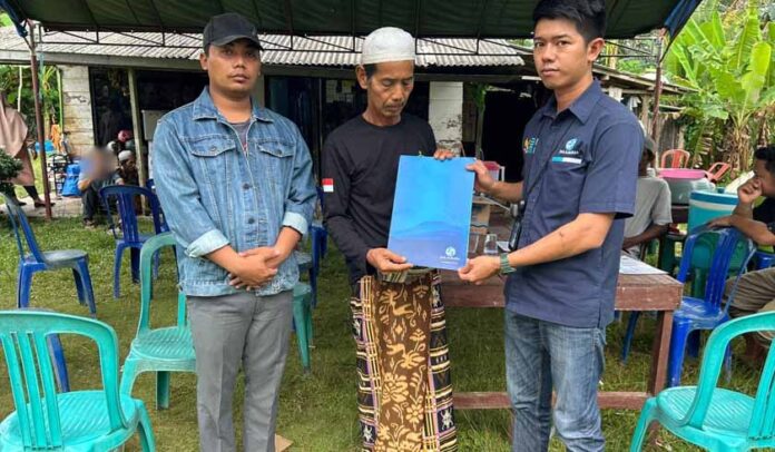 dengan Mobil Pick Up