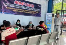 Pastikan Supir dan Kru Bus dalam Kondisi Sehat, Jasa Raharja Gelar Pengobatan Gratis di Terminal Caruban jasa raharja jatim