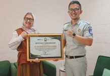 Bentuk Kerja Sama Strategis, Jasa Raharja Berikan Penghargaan kepada RS Rizani Paiton jasa raharja jatim