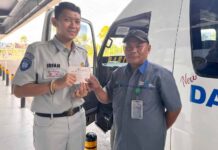 Kurangi Risiko Kecelakaan Angkutan Umum, Jasa Raharja Kepri Pasang Practical Guidance pada Bus Bandara Hang Nadim Bus Bandara Hang Nadim