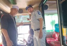 Jasa Raharja Jember Pasang Stiker Practical Guidance pada Bus untuk Cegah Kecelakaan Lalu Lintas Cegah Kecelakaan Lalu Lintas