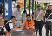 Tingkatkan Keselamatan Angkutan Umum, Jasa Raharja Bersama Bidokkes Berikan Layanan Pengobatan Gratis dan Tes Urine Pengobatan Gratis dan Tes Urine