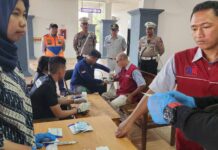 Operasi Keselamatan Telabang 2025 : Polresta Palangka Raya dan Jasa Raharja Periksa Urine Sopir Angkutan Umum Periksa Urine Sopir Angkutan Umum