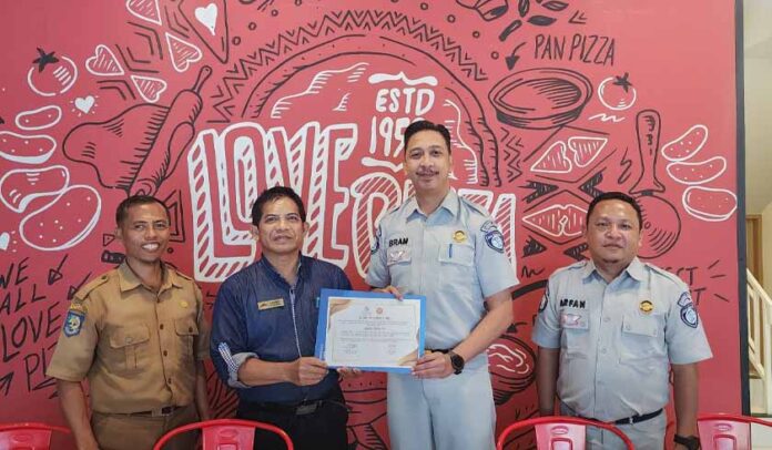 dengan Pizza Hut Bima dengan Pizza Hut Bima