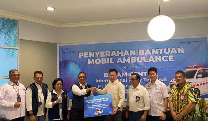 di Pelabuhan Ferry Internasional