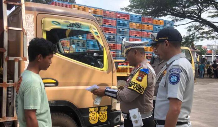 di Pelabuhan Roro Tanjung Uban