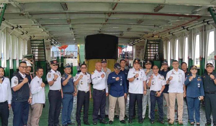 di Pelabuhan Teluk Bungus Kota Padang di Pelabuhan Teluk Bungus Kota Padang