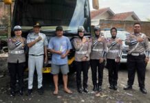 Operasi Keselamatan Rinjani 2025, Jasa Raharja NTB Pasang Stiker Keselamatan dan Sosialisasi di Perusahaan Angkutan Umum di Perusahaan Angkutan Umum