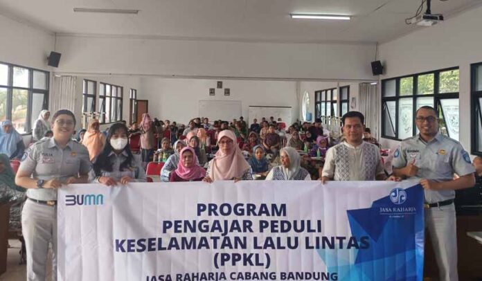 di SMKN 8 Kota Bandung di SMKN 8 Kota Bandung
