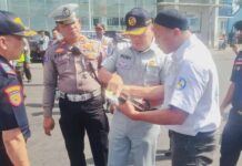 Jasa Raharja Sosialisasikan DPWKP kepada Kru Angkutan Umum Saat Ramp Check di Terminal Maospati di Terminal Maospati