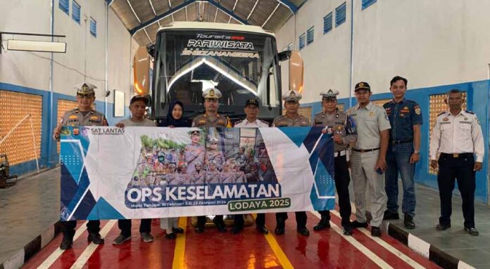 di Terminal Sindang Kabupaten Indramayu di Terminal Sindang Kabupaten Indramayu