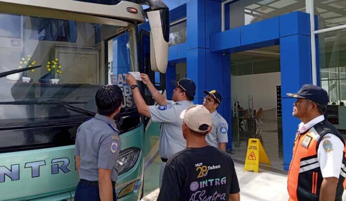 di Terminal Tanjung Pinggir