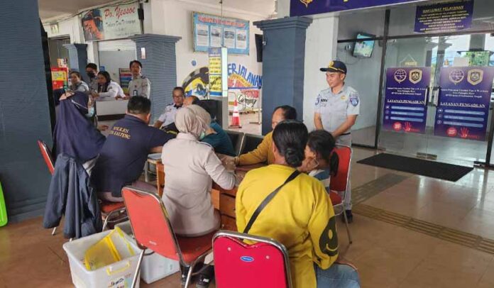 di Terminal W. A. Gara Palangka Raya