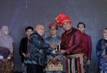 Kepala Bagian Administrasi Jasa Raharja Wilayah Sulawesi Selatan dan Barat  Raih Penghargaan Dalam Awarding PRIA 2025 Awarding PRIA 2025