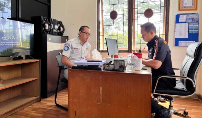 Layanan PKB dan SWDKLLJ Layanan PKB dan SWDKLLJ