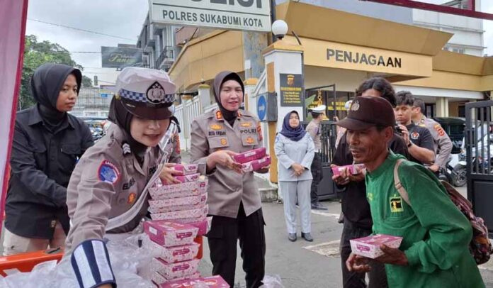 Pembagian Takjil Gratis