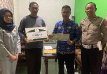 Jasa Raharja dan Samsat Malang Kota Lakukan Penyerahan Simbolis Wajib Pajak Pemenang Undian Umroh Pemenang Undian Umroh