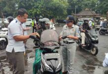 Kolaborasi Tim Pembina Samsat Kota Denpasar Gelar Operasi Gabungan Pendataan Kendaraan di Terminal Tegal Sari jasa raharja bali