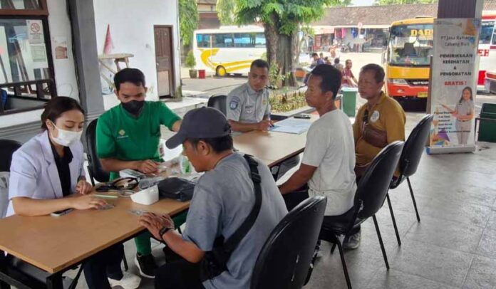 dan Pengobatan Gratis dan Pengobatan Gratis