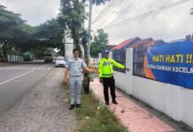 Jasa Raharja dan Satlantas Polres Rembang Pasang Himbauan Keselamatan di Kecamatan Rembang dan Kecamatan Lasem di Kecamatan Rembang dan Kecamatan Lasem
