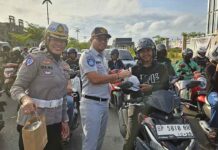 Kolaborasi Jasa Raharja dan Ditlantas Polda Kepri Gelar Aksi Keselamatan dan Berbagi Takjil Bagi Masyarakat Taat Berkendara di Simpang Frengky jasa raharja kepri
