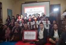 NeutraDC Serahkan Bantuan Sarana Belajar Digital untuk Anak-anak Suku Tengger Bromo TELKOM