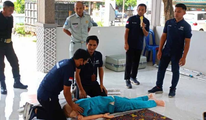 Pemberian Pelatihan PPGD Pemberian Pelatihan PPGD