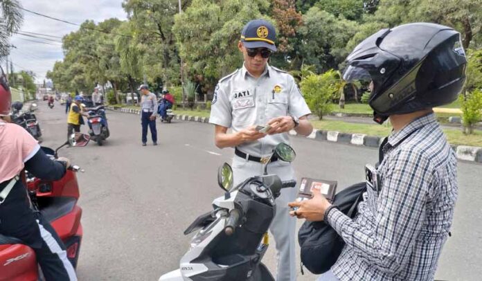 dengan Operasi Gabungan