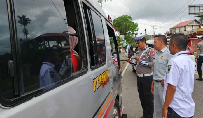di Jalan Raya Lubuk Sikaping di Jalan Raya Lubuk Sikaping