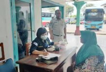 Warga dan Sopir Umum Dapat Pemeriksaan Kesehatan Gratis oleh Jasa Raharja di Terminal Purwodadi di Terminal Purwodadi