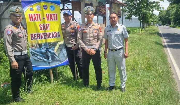 di Titik Rawan Kecelakaan di Titik Rawan Kecelakaan