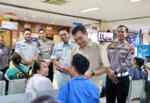 Hari Ketiga Program Pemutihan Pajak Kendaraan Bermotor Jawa Tengah, Kepala Jasa Raharja Kanwil Jateng Kunjungi Samsat Semarang II jasa raharja jateng