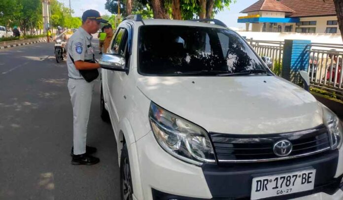 Kepatuhan di Kota Mataram Kepatuhan di Kota Mataram