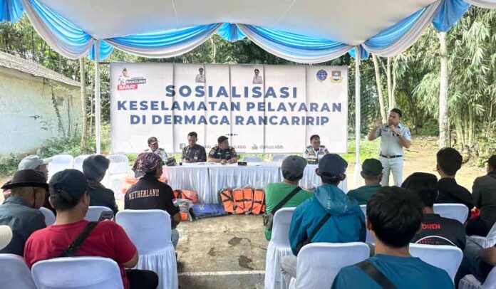 Lakukan Sosialisasi dan Hibahkan Lifejacket Lakukan Sosialisasi dan Hibahkan Lifejacket